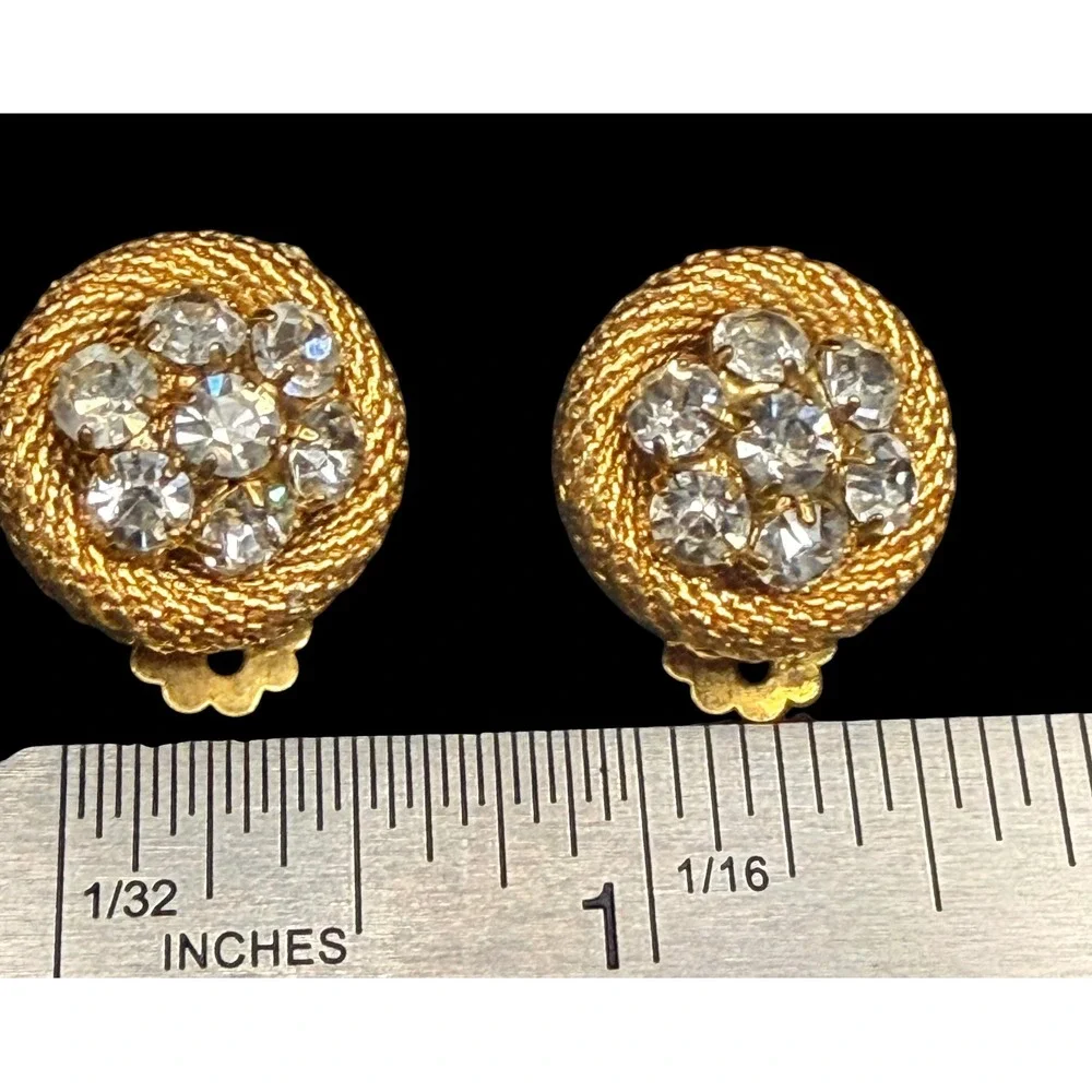 Vintage 1960s Clear Rhinestone Cluster Clip On Earrings Gold Tone Mesh Wreath